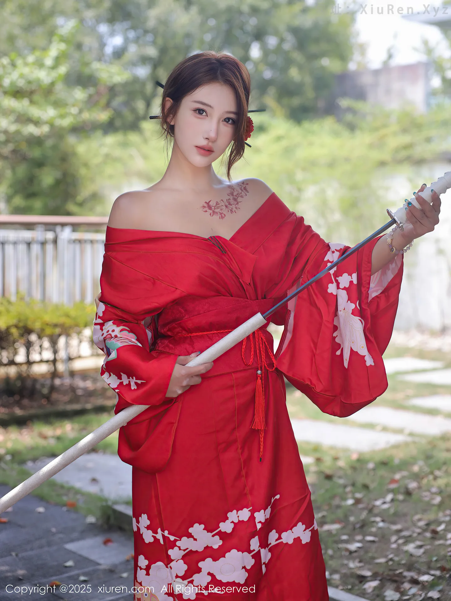 图片[5]-[XiuRen秀人网]VOL.10683 模特金允希Yuki户外性感红色和服半脱秀完美身材惹火诱惑写真80P-秀人网官方网站